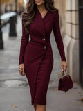 Eva | Vestido Midi Burdeos con Botones y Estilo Envolvente