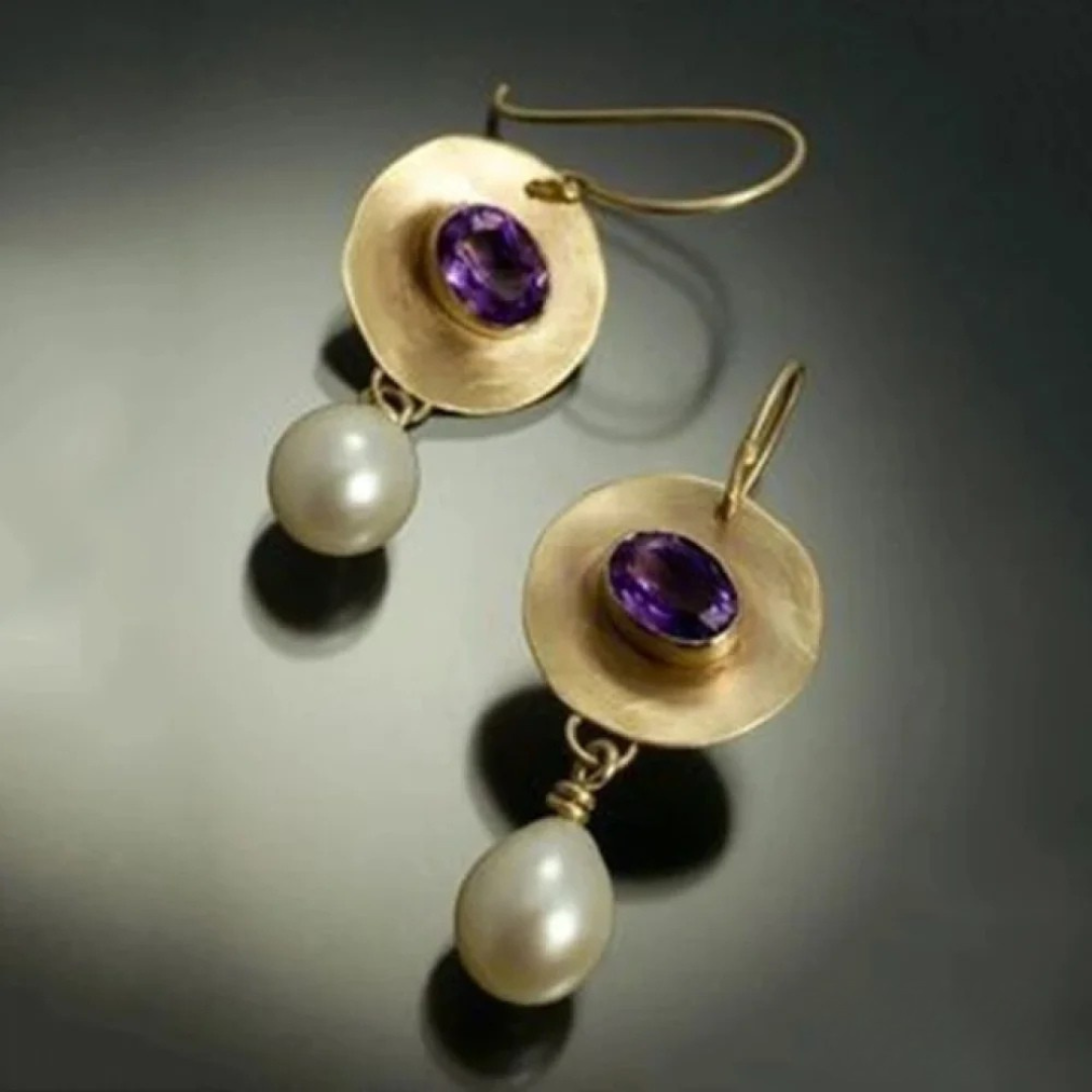 Pendientes de oro con zirconitas moradas y perla
