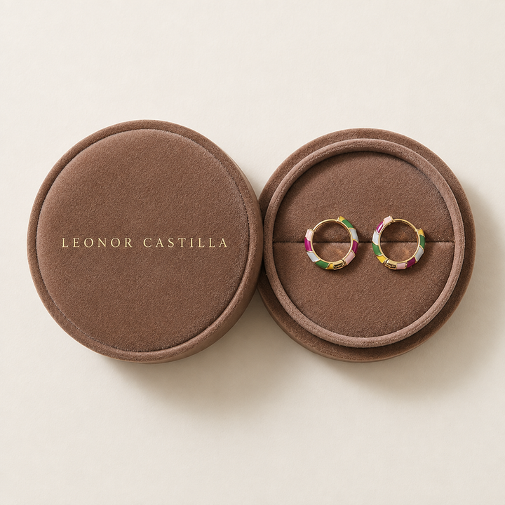 Pendientes Elegantes con Esmalte Dorado