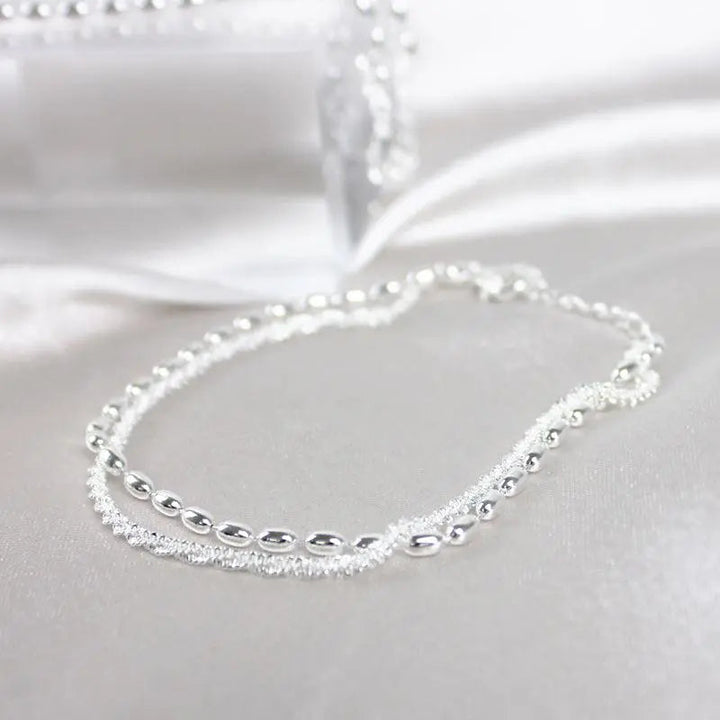 Conjunto de pulseras elegantes de plata con piedras de circonio
