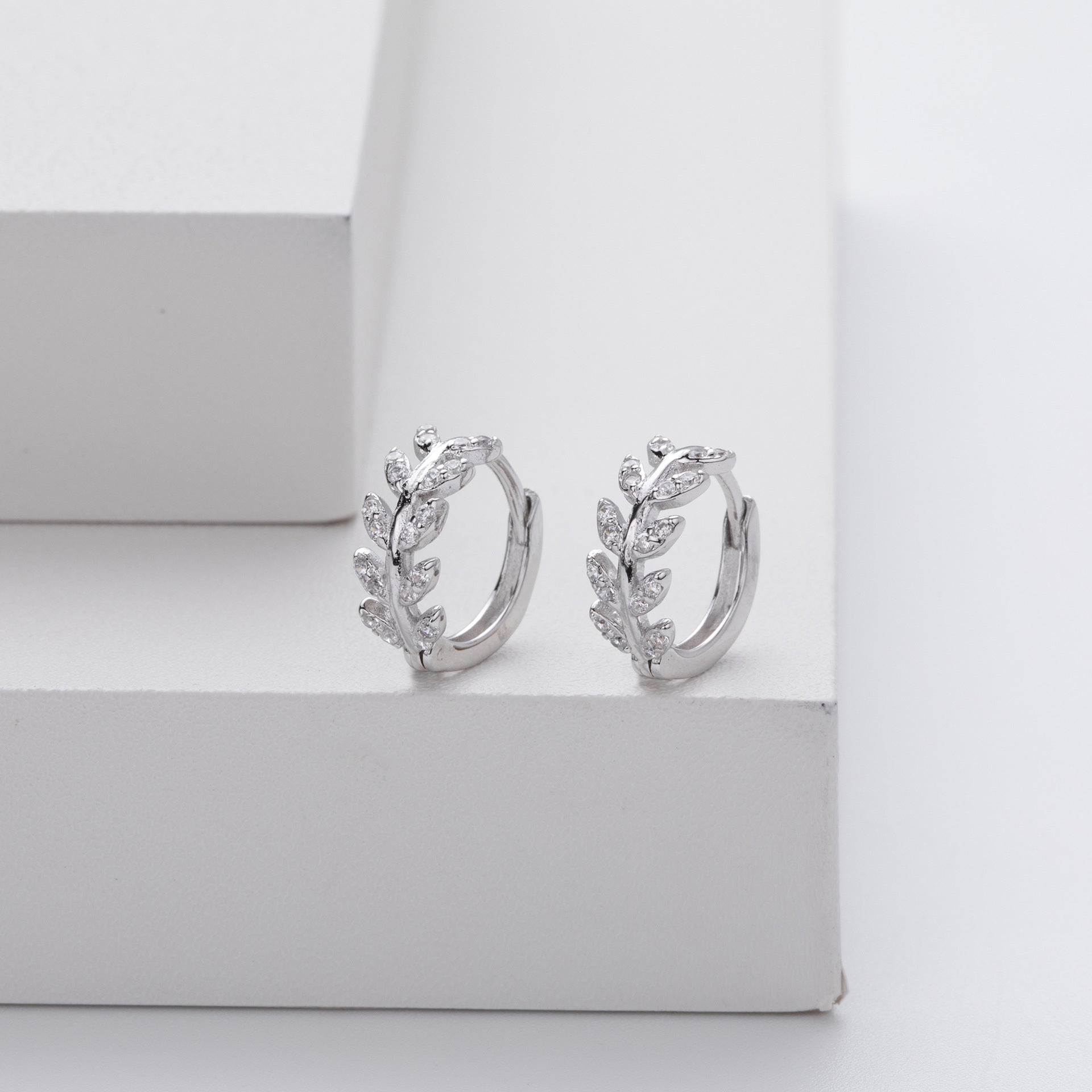 Pendientes de plata en forma de hoja