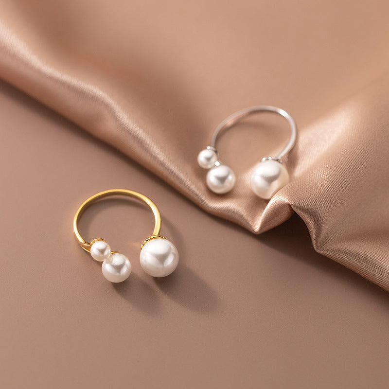 Anillo Elegante con Trio de Perlas