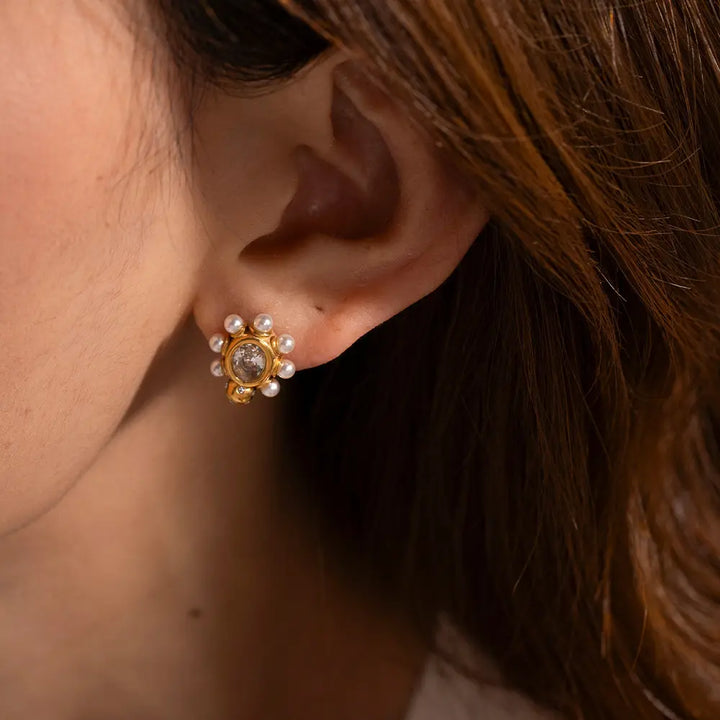 Pendientes Sofisticados de Oro con Perla