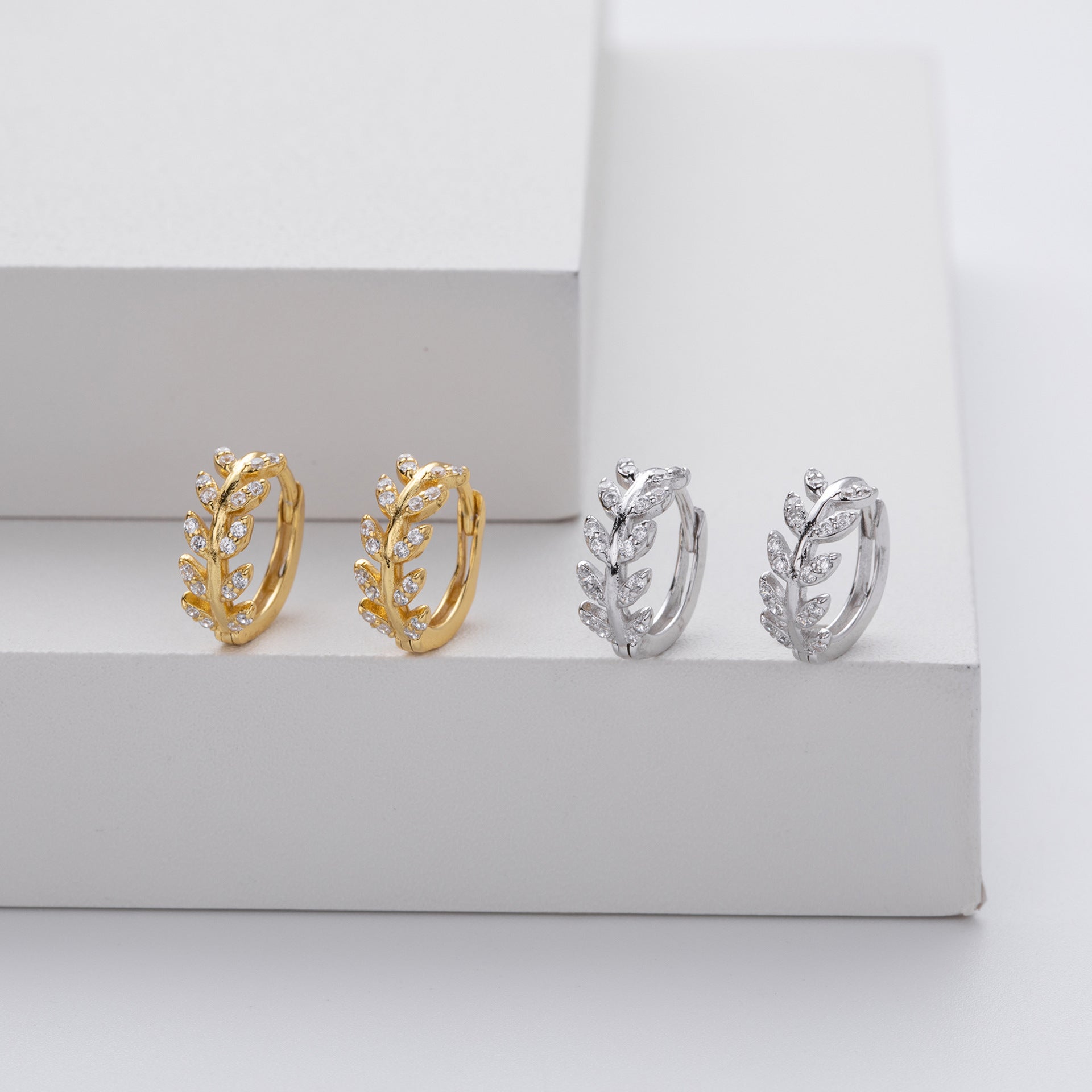 Pendientes de plata en forma de hoja