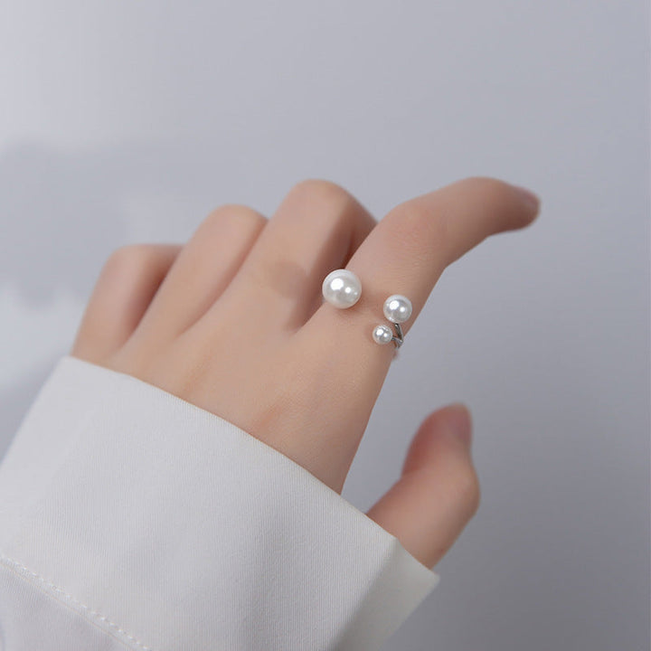 Anillo Elegante con Trio de Perlas