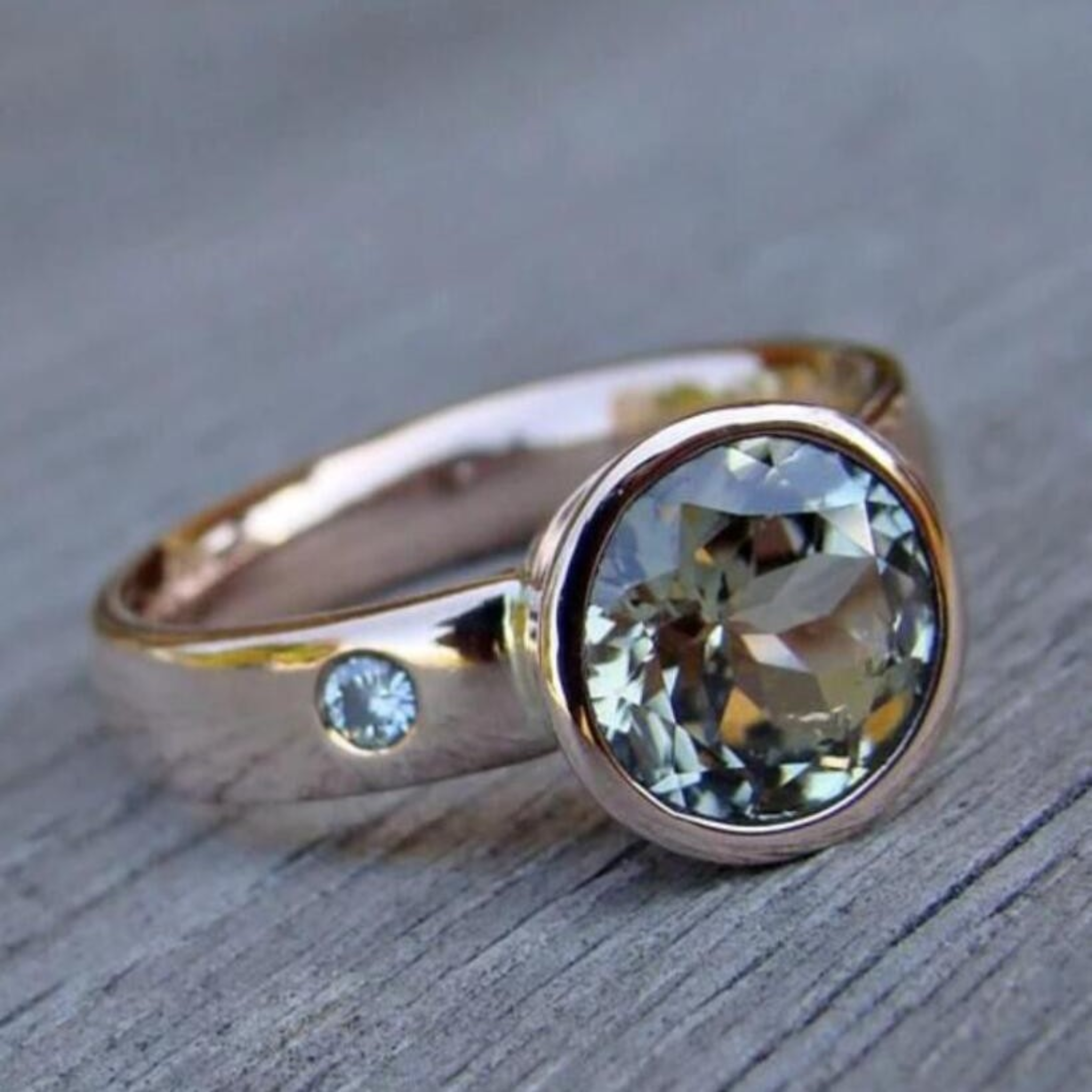 Anillo Vintage Forjado con Zirconia Fina