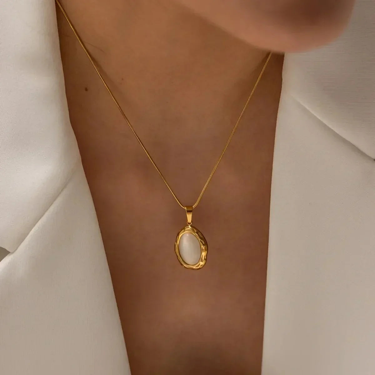 Collar de Oro Chapado con Ópalo Ojo de Gato Ovalado