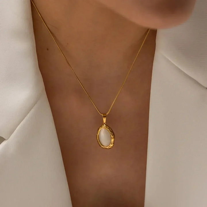 Collar de Oro Chapado con Ópalo Ojo de Gato Ovalado