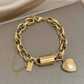 Pulsera gruesa en forma de corazón de oro