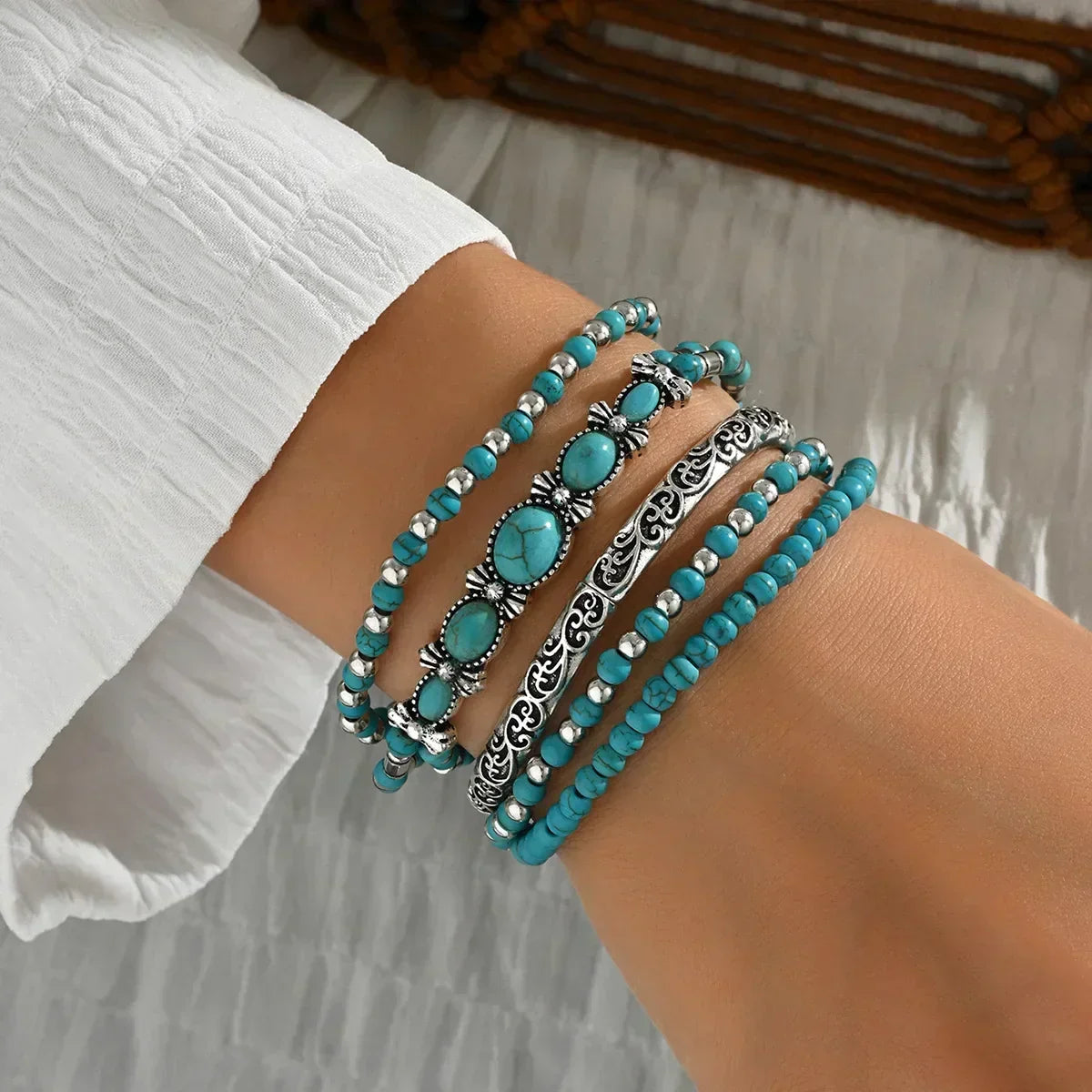 Conjunto de pulseras boho con perlas turquesas