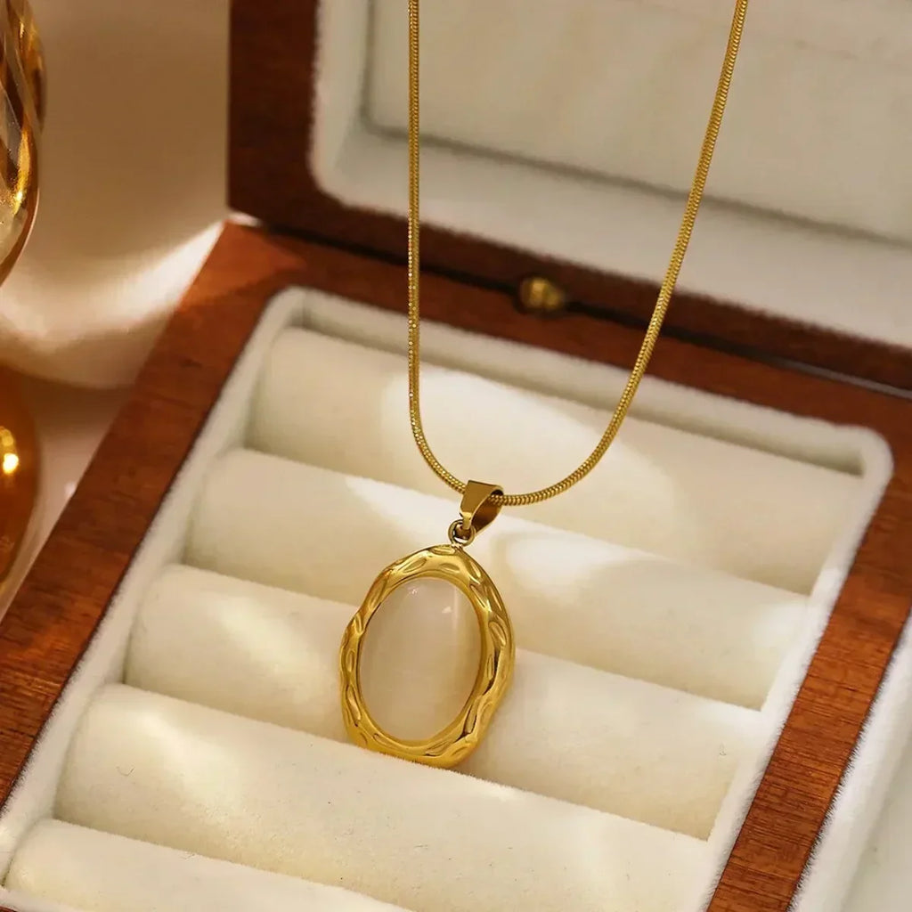 Collar de Oro Chapado con Ópalo Ojo de Gato Ovalado