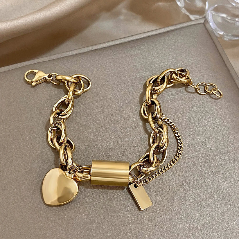 Pulsera gruesa en forma de corazón de oro