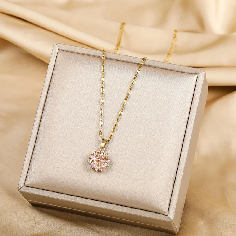 Collar Sakura Rosa Romántico de Acero Inoxidable