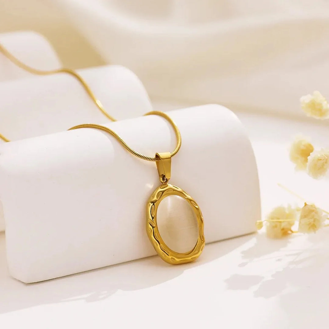 Collar de Oro Chapado con Ópalo Ojo de Gato Ovalado