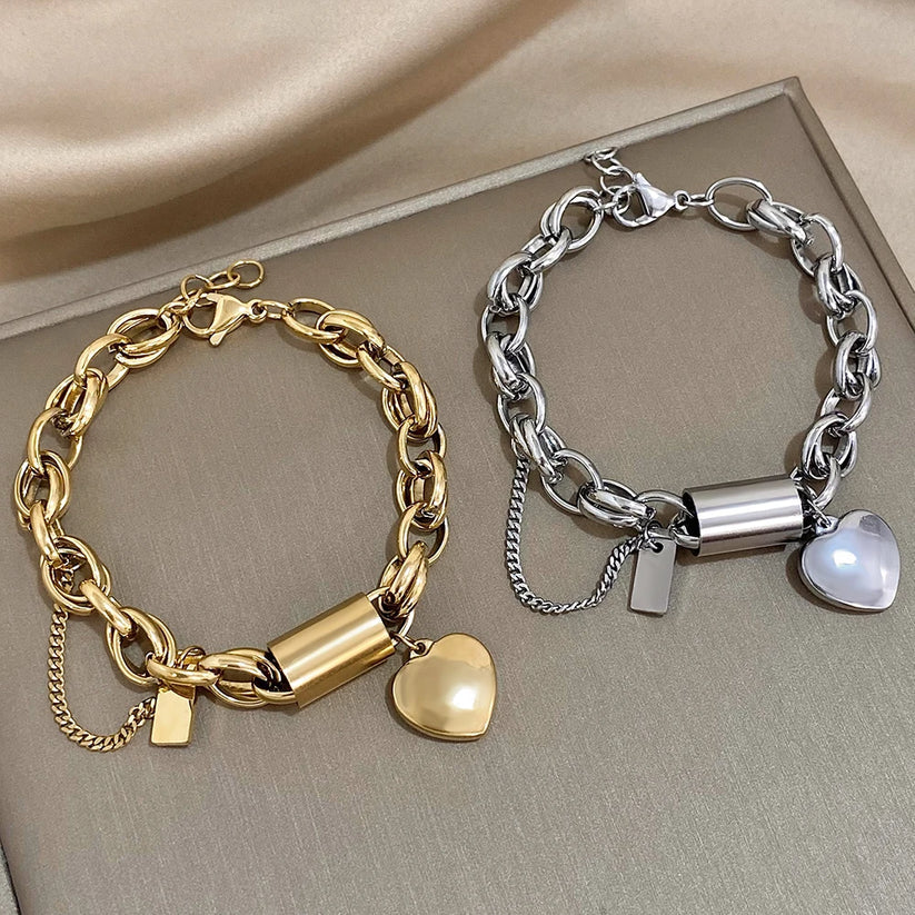 Pulsera gruesa en forma de corazón de oro