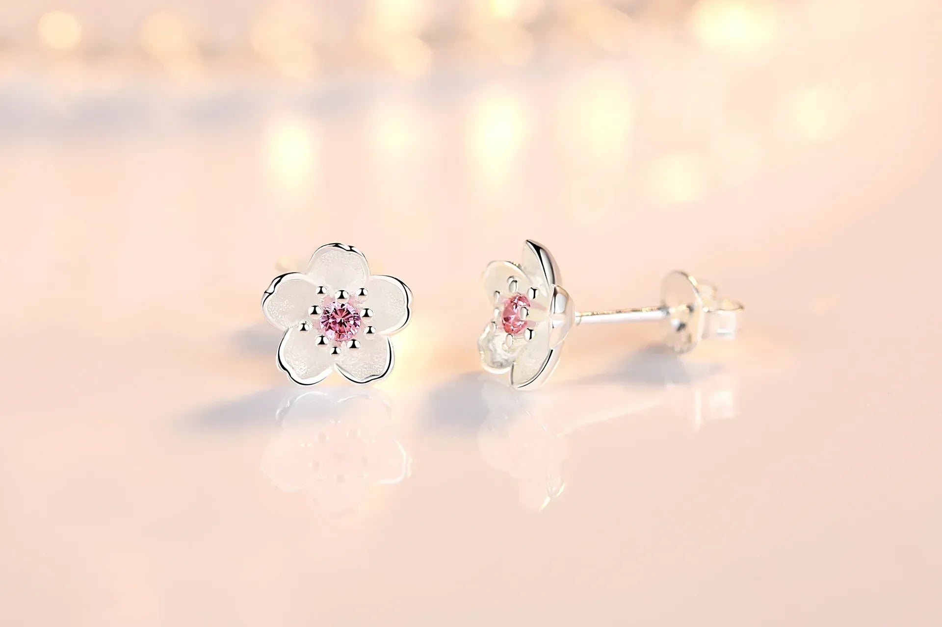 Pendientes de botón en forma de flor con zirconitas