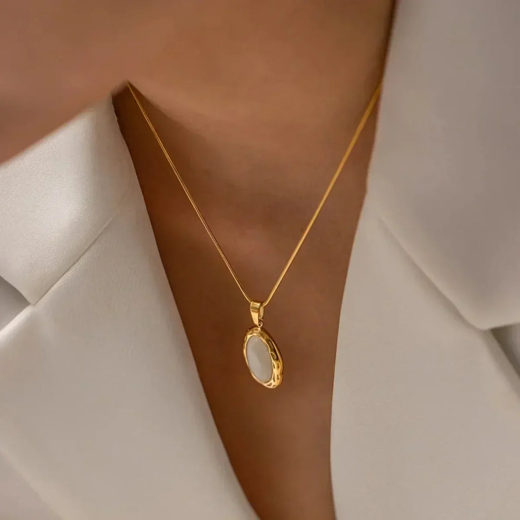 Collar de Oro Chapado con Ópalo Ojo de Gato Ovalado