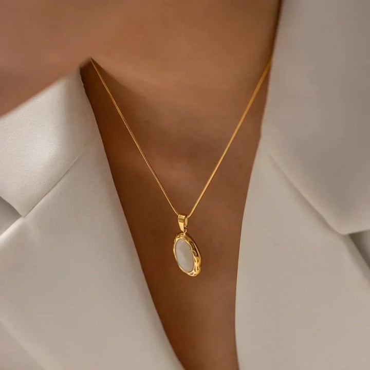 Collar de Oro Chapado con Ópalo Ojo de Gato Ovalado