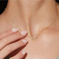 Collar Elegante con Colgante de Flor Metálica Ondulada