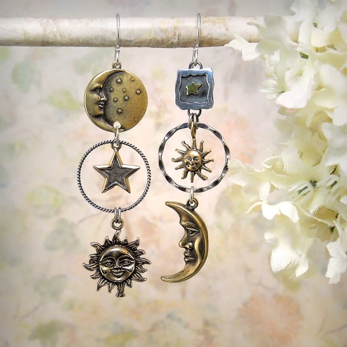 Pendientes Colgantes con Péndulo de Sol y Luna