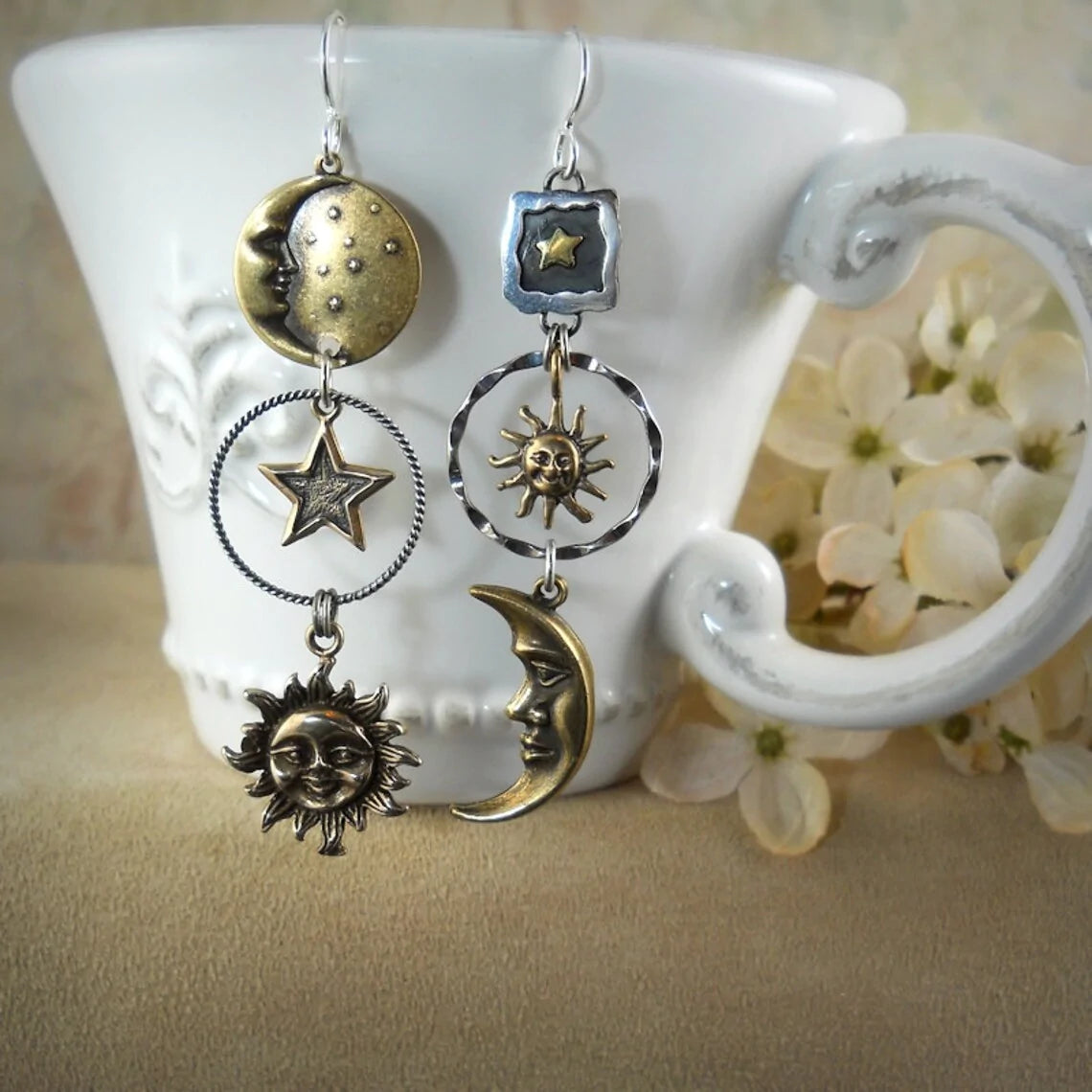 Pendientes Colgantes con Péndulo de Sol y Luna