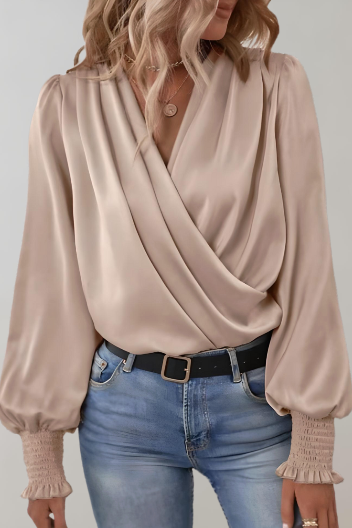 Blusa Elegante de Manga Larga con Escote en V Quinn