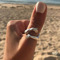 Anillo de Abrazo Ajustable en Plata