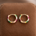 Pendientes Elegantes con Esmalte Dorado