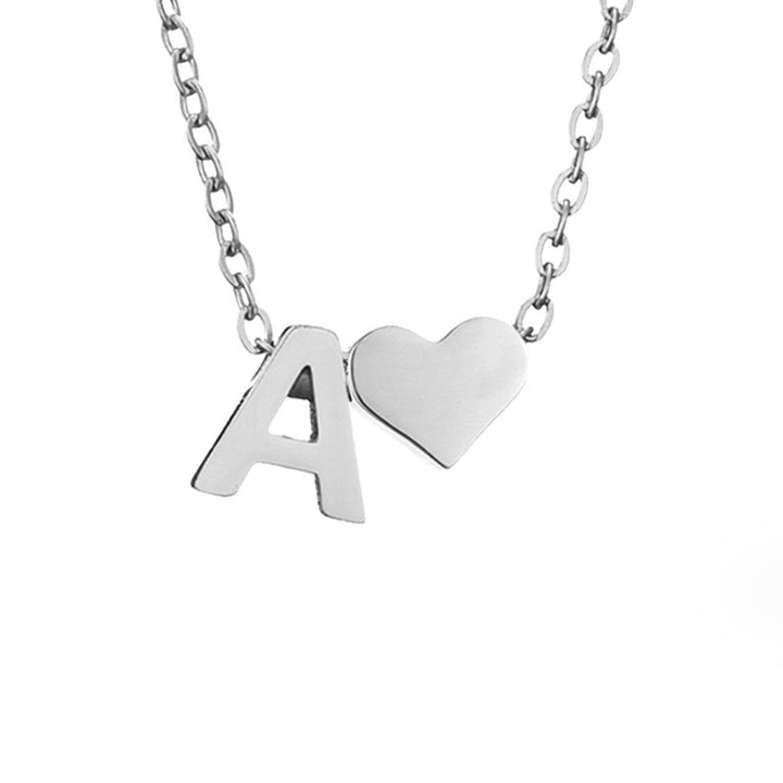 Collar Inicial Intemporal con Colgante en Forma de Corazón