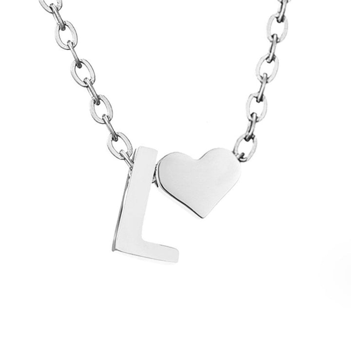 Collar Inicial Intemporal con Colgante en Forma de Corazón