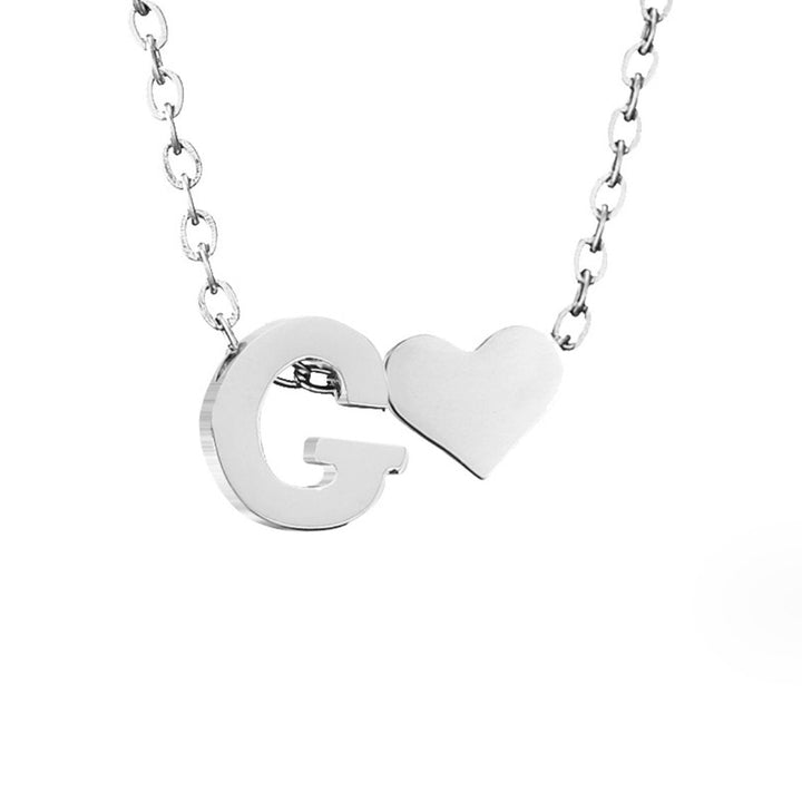 Collar Inicial Intemporal con Colgante en Forma de Corazón