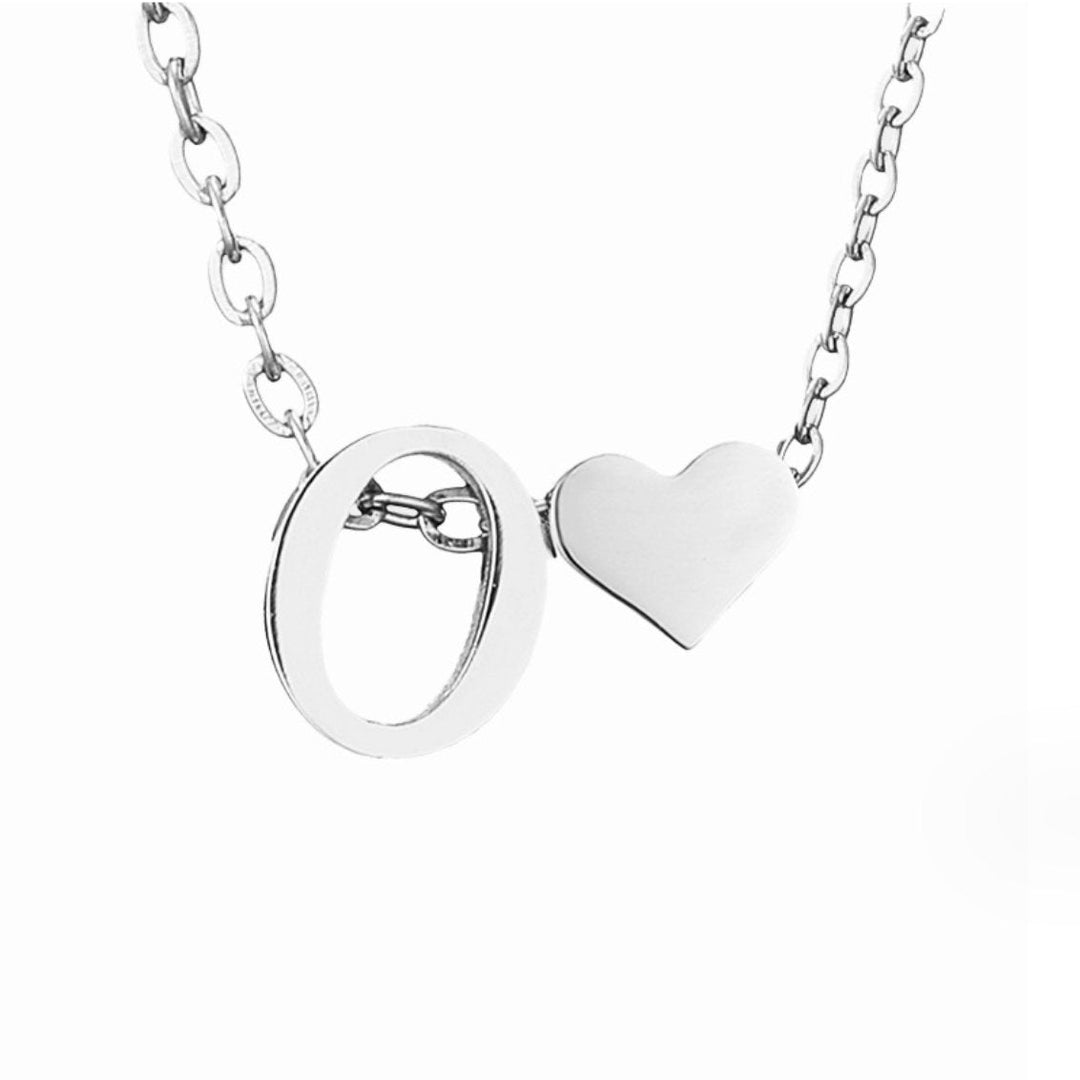 Collar Inicial Intemporal con Colgante en Forma de Corazón