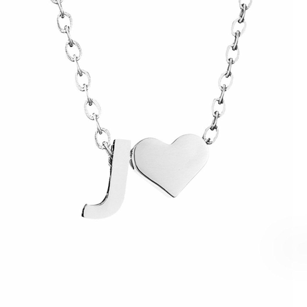 Collar Inicial Intemporal con Colgante en Forma de Corazón