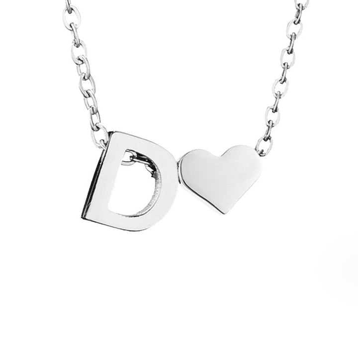 Collar Inicial Intemporal con Colgante en Forma de Corazón