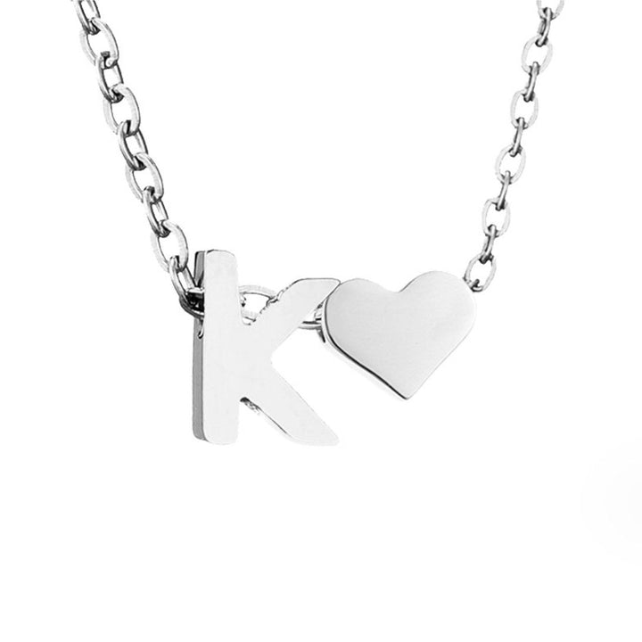Collar Inicial Intemporal con Colgante en Forma de Corazón