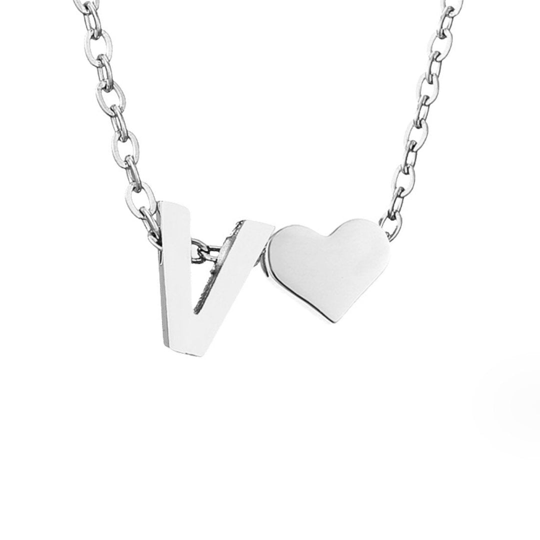 Collar Inicial Intemporal con Colgante en Forma de Corazón