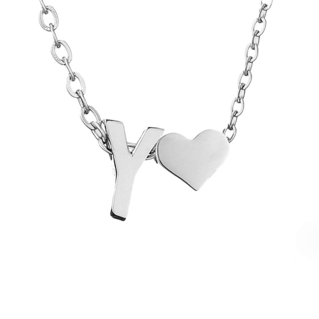 Collar Inicial Intemporal con Colgante en Forma de Corazón