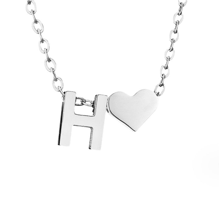 Collar Inicial Intemporal con Colgante en Forma de Corazón