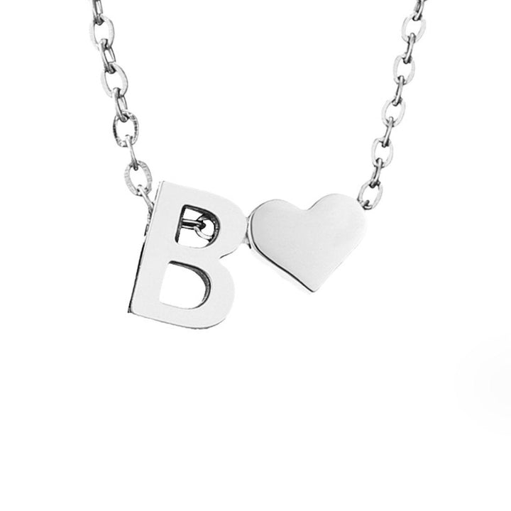 Collar Inicial Intemporal con Colgante en Forma de Corazón