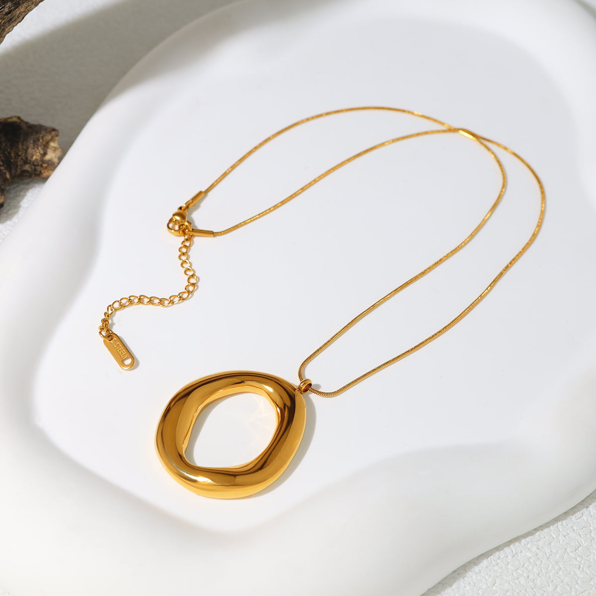 Collar Ovalado Dorado en Oro Bañado