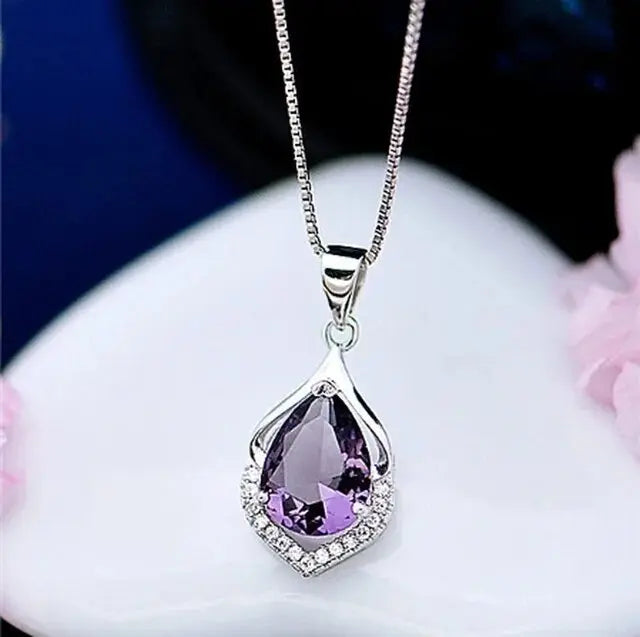 Collar Elegante con Cristal Violeta