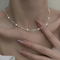 Collar elegante con perlas luminosas
