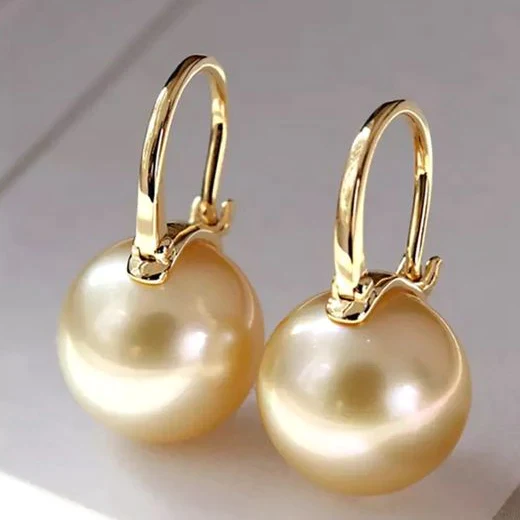 Pendientes elegantes de oro con perlas