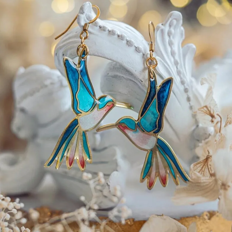 Pendientes Colgantes con Colibrí de Oro y Esmalte Azul