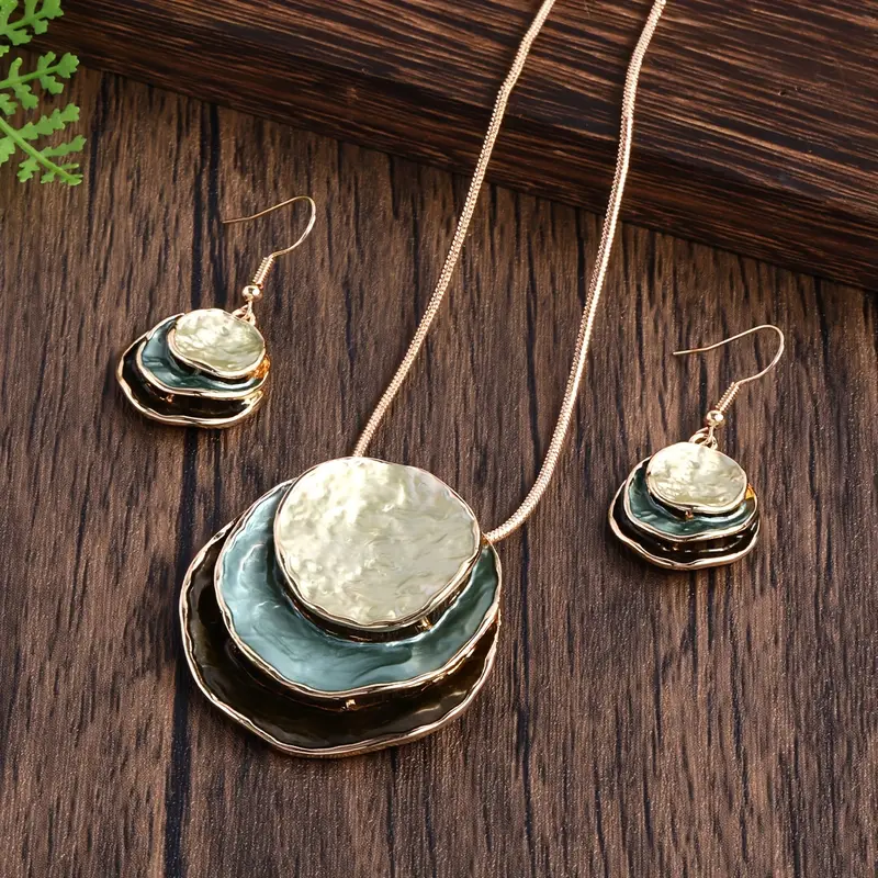 Conjunto vintage con piedras azules en capas