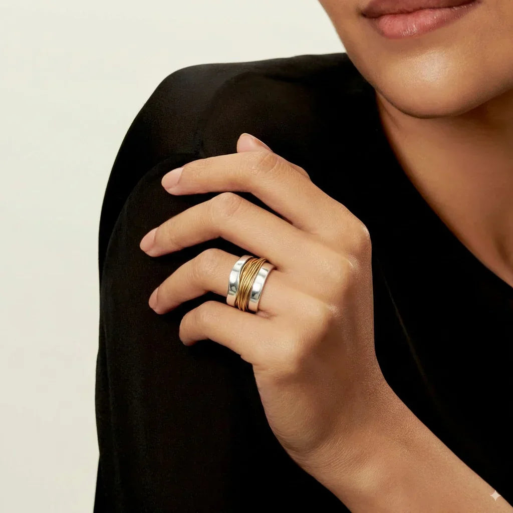 Anillo de plata con hilo dorado