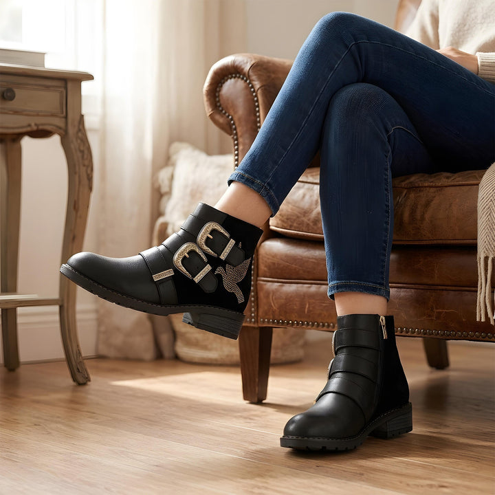 Delfina — Botines Chic con Hebilla de Paloma